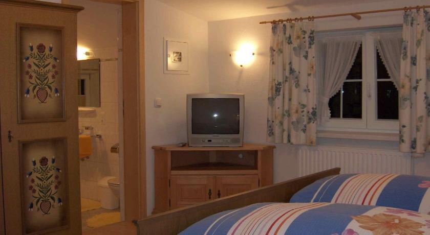 Schusterhof Villa Mittelberg Room photo