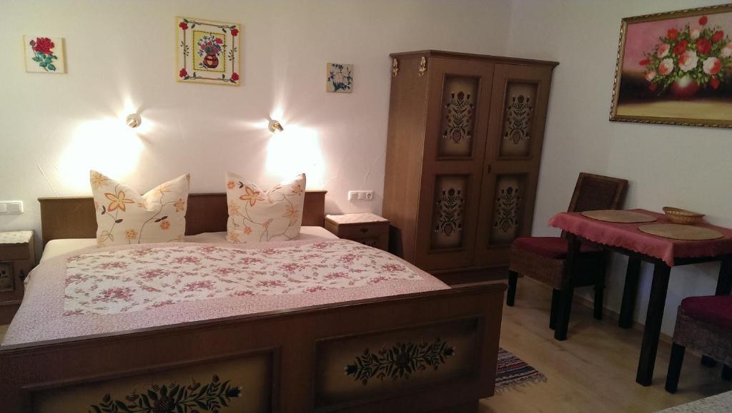 Schusterhof Villa Mittelberg Room photo