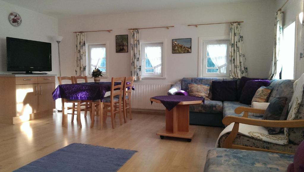 Schusterhof Villa Mittelberg Room photo